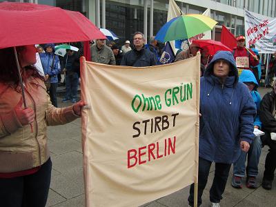 Bundesweite Montagsdemo, 9. Herbstdemonstration gegen die Regierung, 6. Oktober 2012 - Berliner Gr&uuml;n in Gefahr