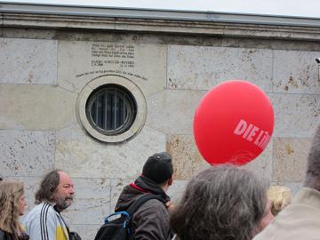 Die LINKE vor Spruch - Glaubt mir an die gerechte Zeit die alles reifen laesst