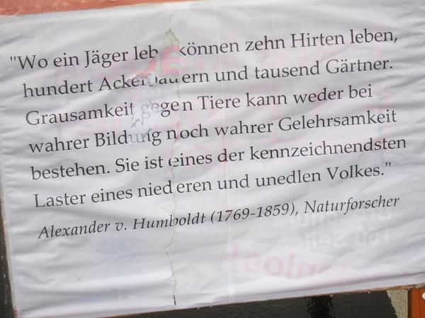 Grausamkeit gegen Tiere kann weder bei wahrer Bildung noch wahrer Gelehrsamkeit bestehen. Sie ist eines der kennzeichnendsten Laster eines niederen und unedlen Volkes - Alexander von Humboldt - 1769-1859 - Naturforscher