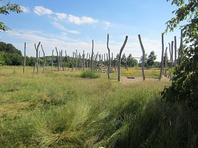 Wiesenpark mit Spielplatz Wiesentraum aus Robiniestaemmen